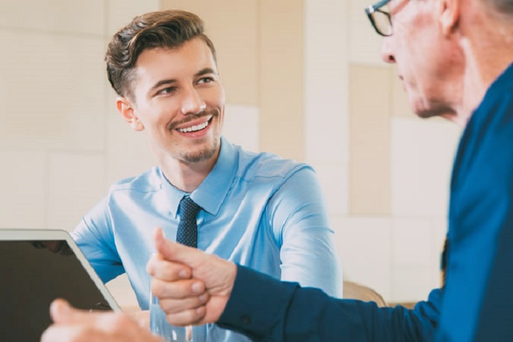 Bật m&iacute; cho bạn kỹ năng giao tiếp bằng mắt gi&uacute;p cuộc đối thoại trở n&ecirc;n hiệu quả&nbsp;