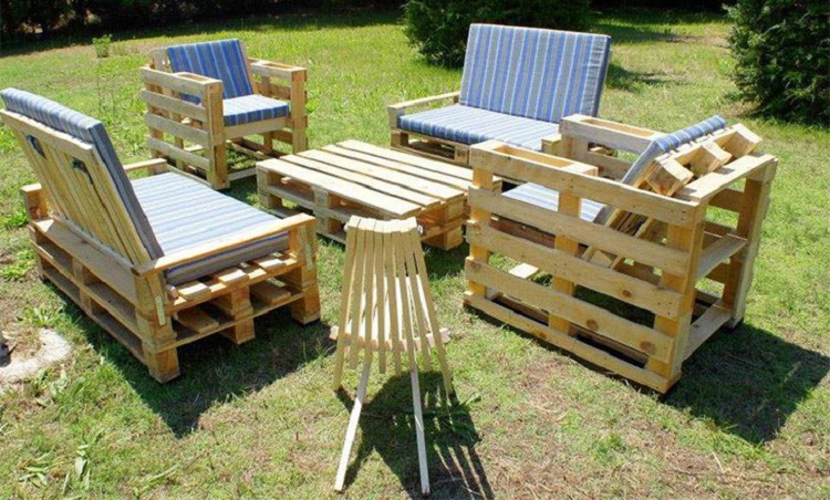 Làm bàn ghế với gỗ pallet