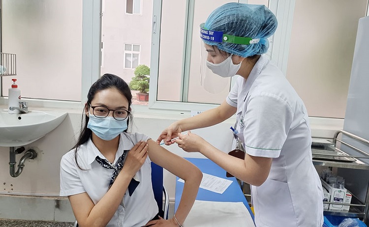 C&aacute;ch để giảm phản ứng phụ sau khi ti&ecirc;m vacxin Covid-19