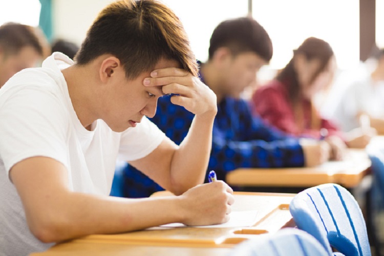 Thời điểm th&iacute;ch hợp để luyện đề thi SAT l&agrave; g&igrave;?