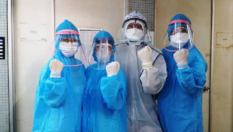 Giữa cuộc chiến với Covid-19, những bác sĩ chống dịch mang sứ mệnh dân tộc