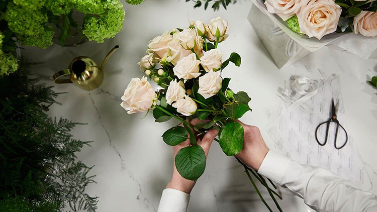 C&ocirc;ng việc ch&iacute;nh của nh&acirc;n vi&ecirc;n florist l&agrave; g&igrave;
