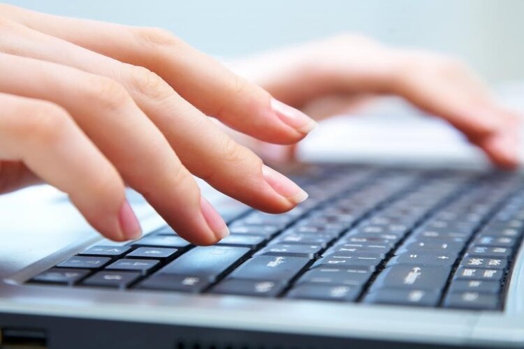 R&egrave;n luyện th&ecirc;m những kiến thức về tin học v&agrave; ng&ocirc;n ngữ học