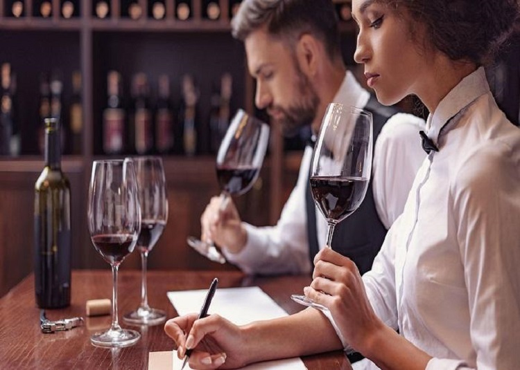 Thử rượu và đánh giá mức độ đạt chuẩn của rượu vang