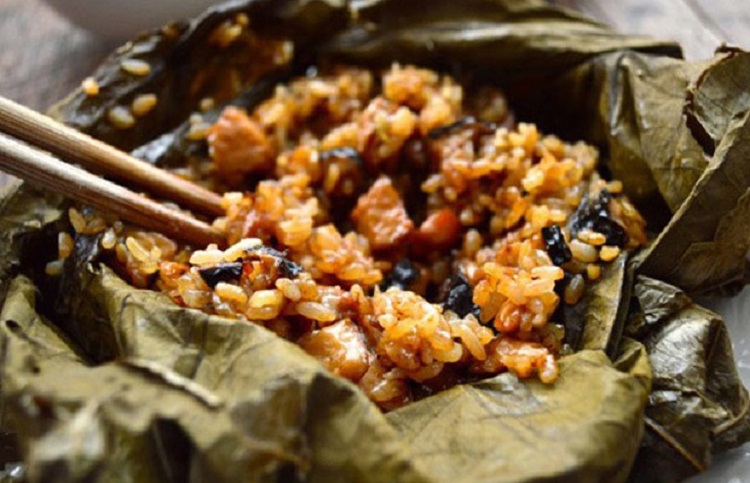 Xôi hấp lá sen