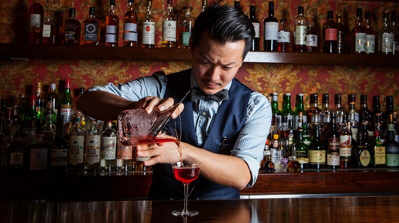 Kỹ năng cần c&oacute; của một nh&acirc;n vi&ecirc;n pha chế tại qu&aacute;n Bar