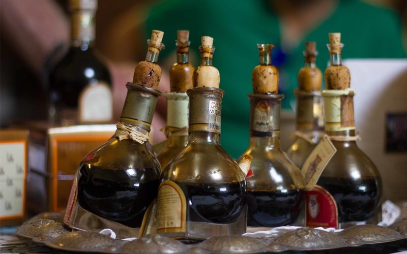 Quy tr&igrave;nh sản xuất Balsamic l&agrave; g&igrave;?