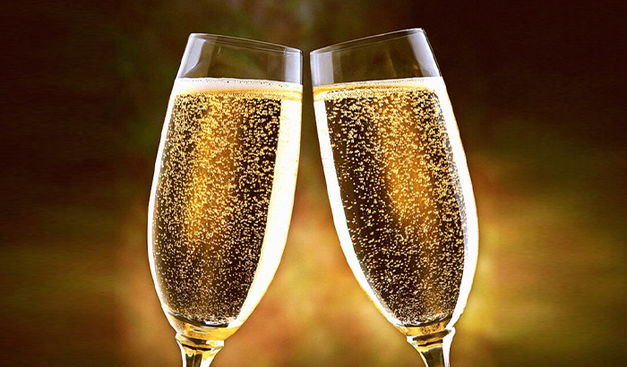 Những bong b&oacute;ng li ti trong Sparkling wine được tạo n&ecirc;n từ đ&acirc;u?