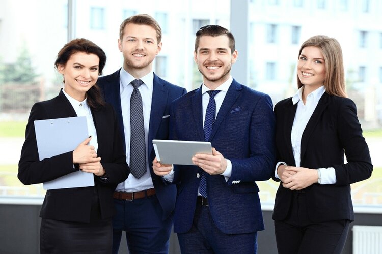 Ph&acirc;n biệt Staff với một số từ đồng nghĩa