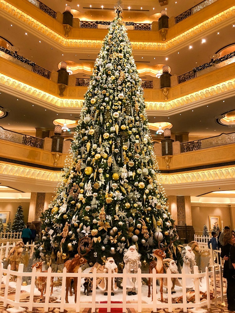 N&ecirc;n đặt c&acirc;y th&ocirc;ng Noel ở đ&acirc;u?