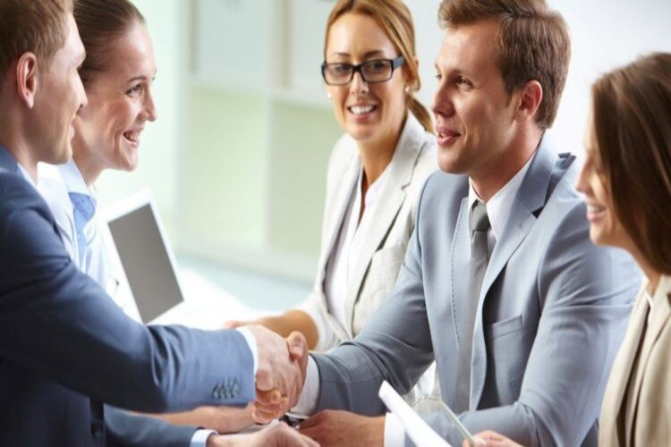 Quan hệ xã hội là gì? Xây dựng mối quan hệ xã hội từ những bước đơn giản nhất