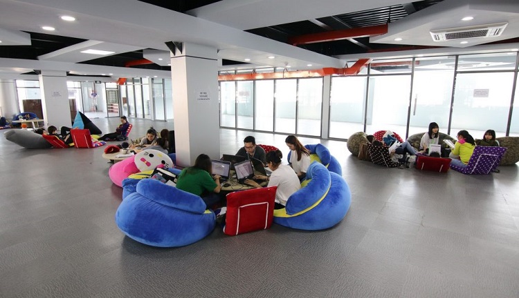 M&ocirc;i trường học đại học