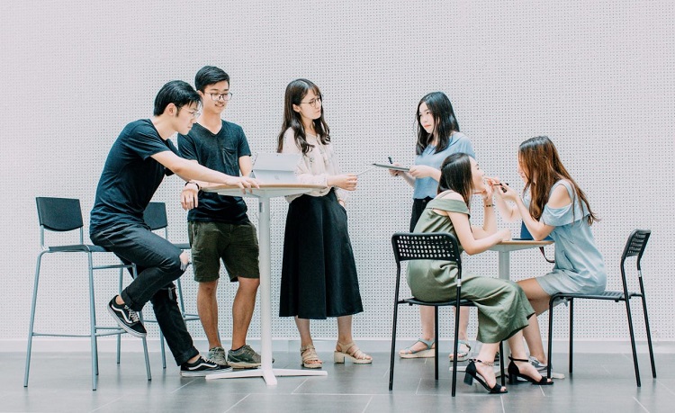 Bạn b&egrave; thời đại học