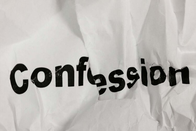 Confession l&agrave; g&igrave;?