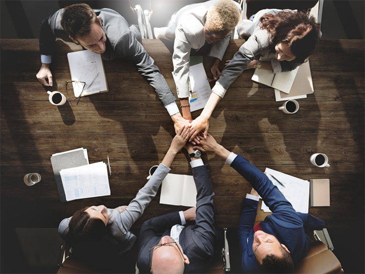 Quan hệ rộng là gì? Lợi ích của việc có một mạng lưới quan hệ rộng