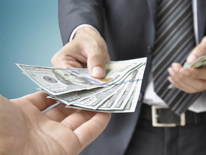 Kh&aacute;i niệm compensation l&agrave; g&igrave; ở từng lĩnh vực kh&aacute;c nhau