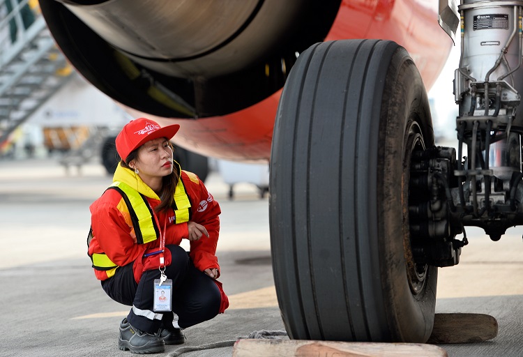 Kỹ sư bảo dưỡng máy bay