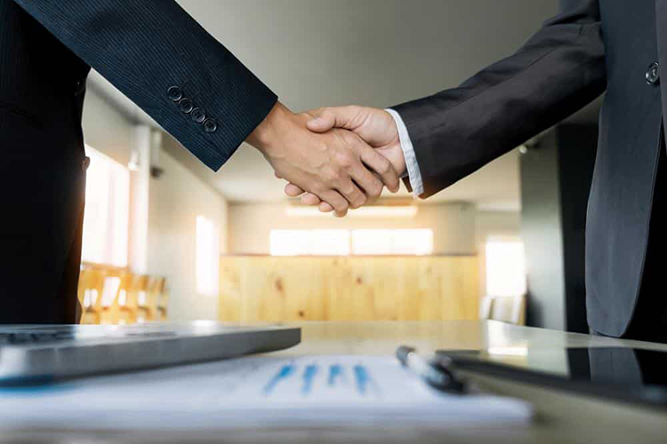 Đối t&aacute;c v&agrave; kh&aacute;ch h&agrave;ng kh&aacute;c nhau như thế n&agrave;o?