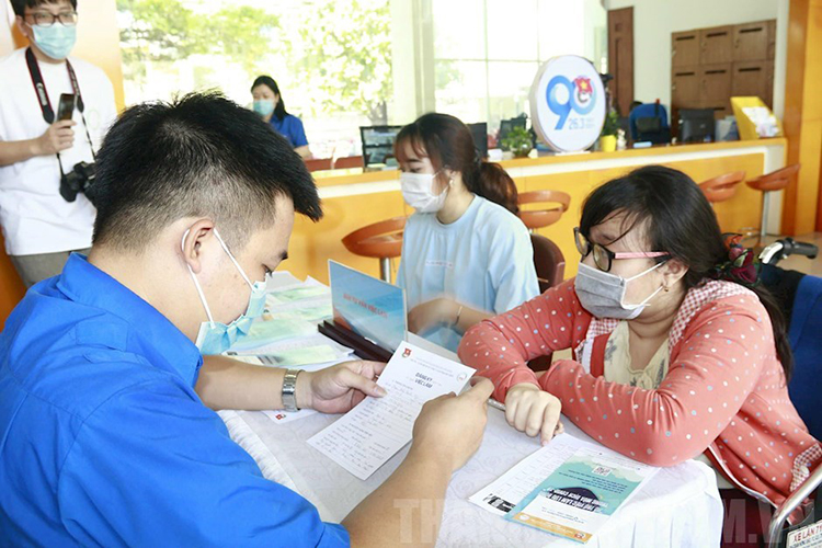 Hậu quả của &ldquo;cơn s&oacute;ng thần Covid&rdquo; đến thị trường t&igrave;m việc l&agrave;m trong m&ugrave;a covid