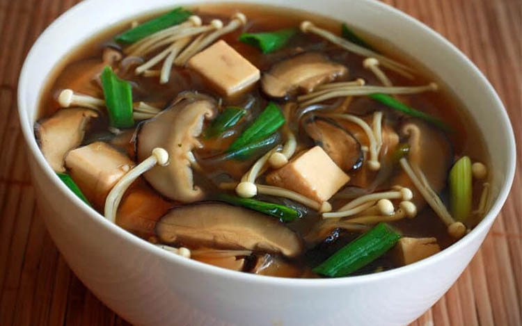 Các tác dụng nấm kim châm khi nấu ăn
