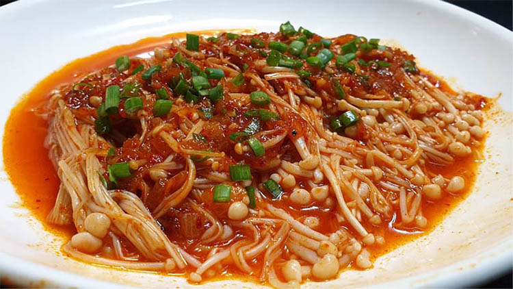 Các tác dụng nấm kim châm khi nấu ăn