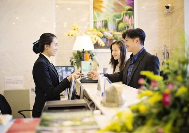 Nh&acirc;n vi&ecirc;n quan hệ kh&aacute;ch h&agrave;ng