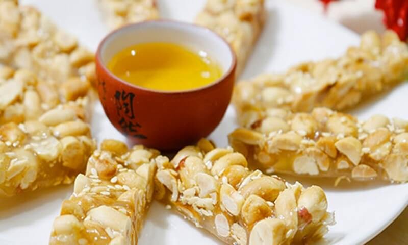 Kẹo đậu phộng bao nhiêu calo? Cách làm kẹo đậu phộng nhâm nhi cuối tuần