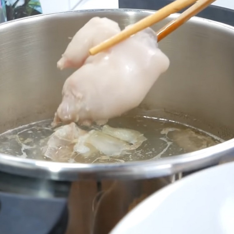 Nấu nước dùng
