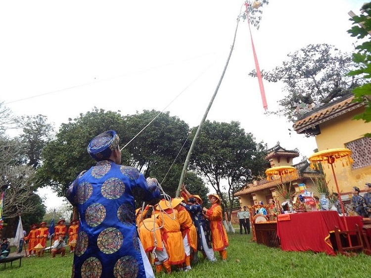 Lễ vật c&uacute;ng khai hạ