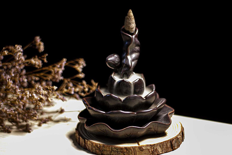 Những phương ph&aacute;p, dụng cụ d&ugrave;ng để đốt v&agrave; x&ocirc;ng trầm hương