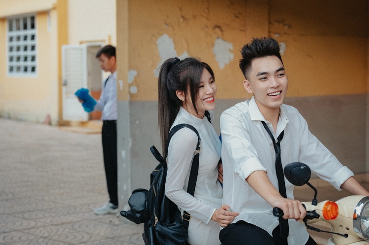 Mơ thấy h&ocirc;n bạn th&acirc;n