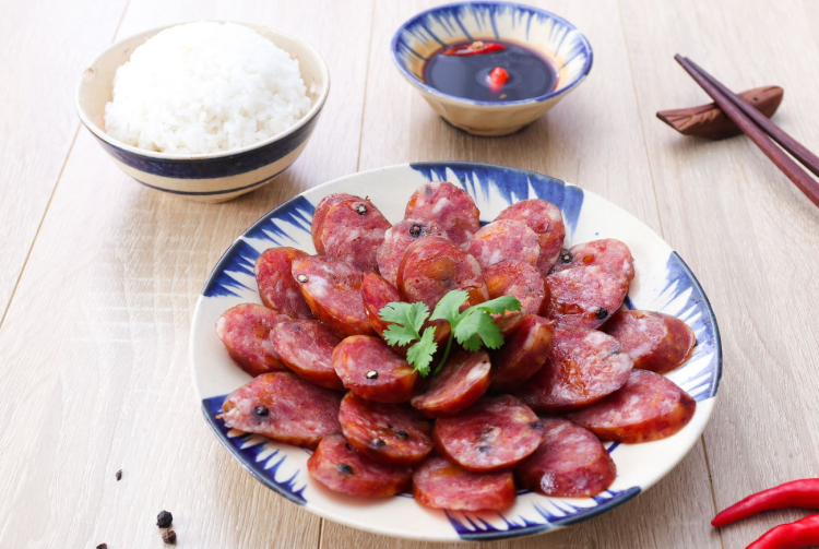 Hướng dẫn c&aacute;ch l&agrave;m lạp xưởng Lạng Sơn chuẩn vị, cả nh&agrave; tấm tắc khen ngon&nbsp;