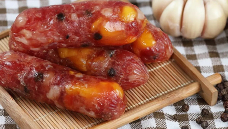 C&aacute;ch l&agrave;m lạp xưởng mai quế lộ thơm ngon, đơn giản chuẩn vị tại nh&agrave;