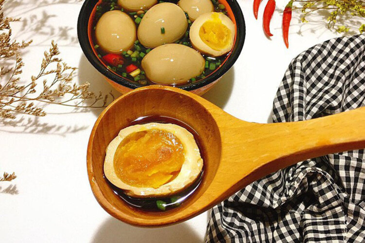 Trứng ng&acirc;m tương - M&oacute;n ăn với hương vị đậm đ&agrave;, thơm ngon