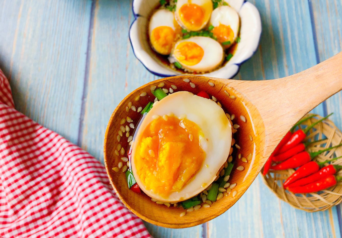 Bật mí cách làm trứng ngâm tương thơm ngon, lạ miệng cho cả gia đình