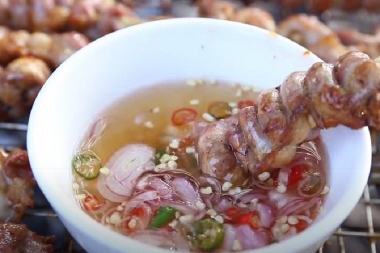 Dồi trường nướng sa tế