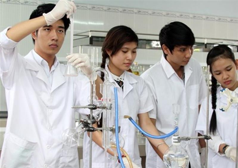 Những kỹ năng cần c&oacute; khi theo ng&agrave;nh c&ocirc;ng nghệ kỹ thuật h&oacute;a học 