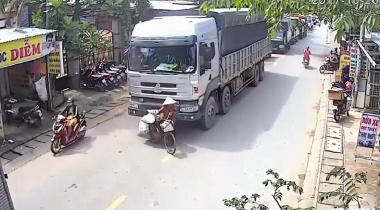 Điểm mù trên xe ô tô là gì và những nguy hiểm chết người