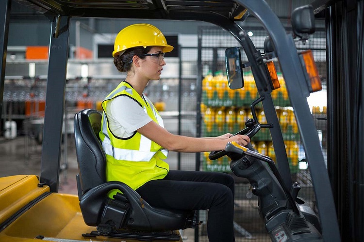 Mô tả công việc nhân viên lái xe nâng và mức lương hiện nay