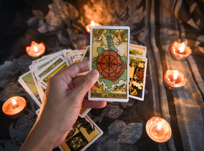 B&oacute;i t&igrave;nh y&ecirc;u bằng b&agrave;i Tarot với c&aacute;ch trải 3 l&aacute;