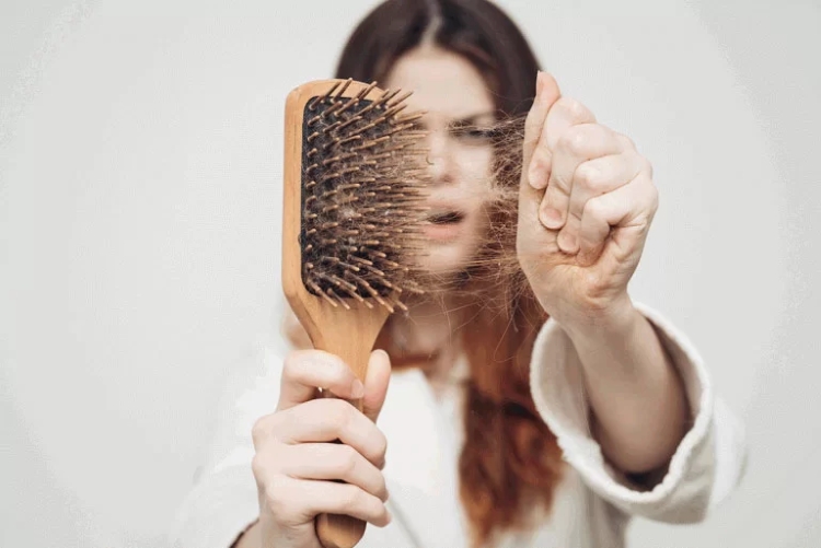 Giấc mơ thấy rụng tóc ẩn chứa những điều gì? Mơ rụng tóc đánh đề số nào?
